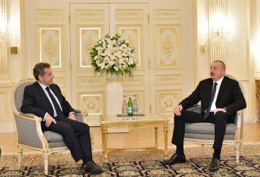   الرئيس إلهام علييف يلتقي الرئيس الفرنسي السابق نيكولا ساركوزي  