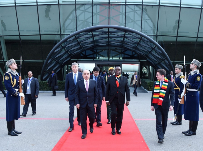   Le président zimbabwéen termine sa visite de travail en Azerbaïdjan  