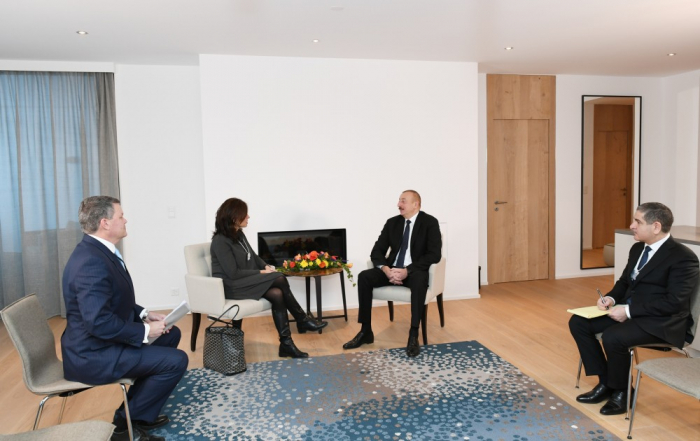   Aserbaidschans Präsident Ilham Aliyev trifft sich mit Cisco-Vizepräsident  