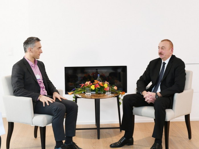   Davos: Präsident Ilham Aliyev trifft sich mit Signify CEO  