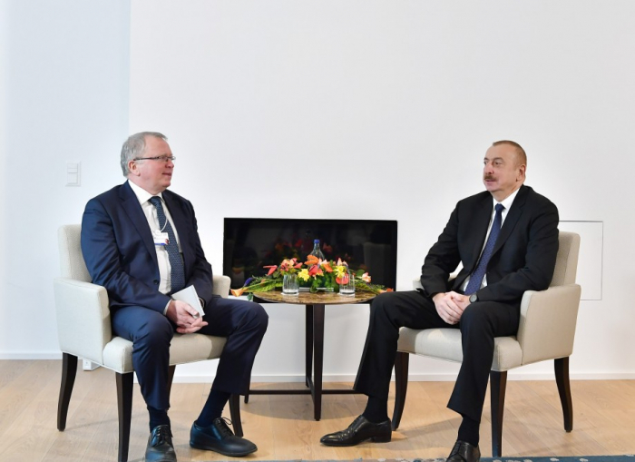   Präsident Ilham Aliyev trifft sich mit CEO von Equinor in Davos  