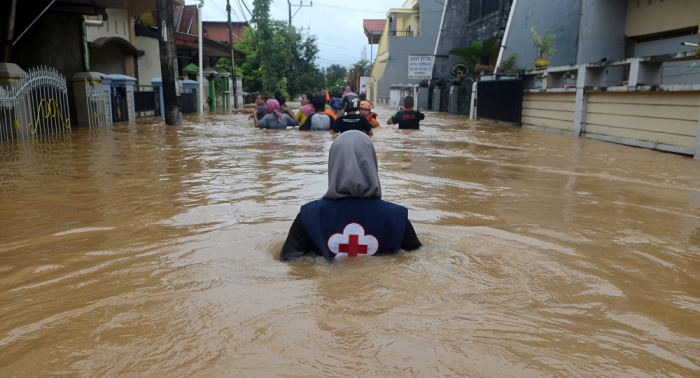   Las inundaciones causan casi 60 muertos en la isla indonesia de Célebes  