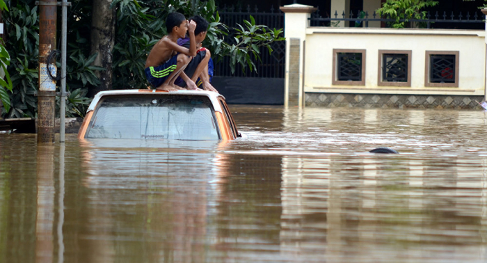 Aumenta la cifra de muertos por inundaciones en Indonesia