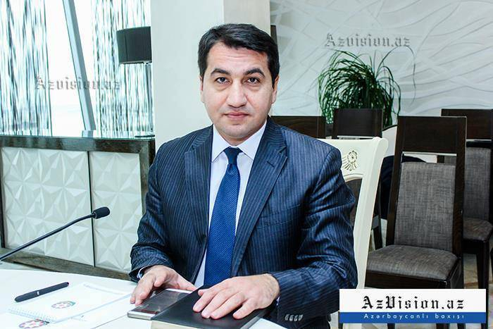  Le haut fonctionnaire azerbaïdjanais commente la réunion Aliyev-Pashinian à Davos 