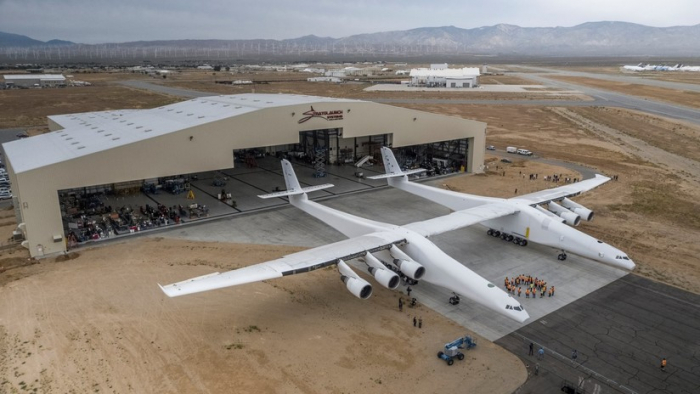     VIDEO:     El avión más grande del mundo realiza pruebas de alta velocidad