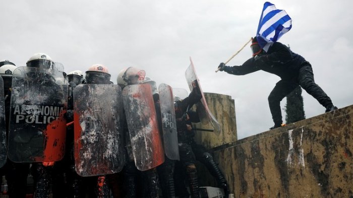   Athens police fire tear gas at protesters -  VIDEO    