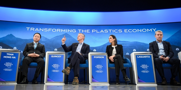Coca et Pepsi côte à côte à Davos pour vanter le recyclage du plastique