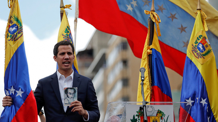 Juan Guaidó asegura que podría ofrecerle una   "amnistía"   al presidente Maduro