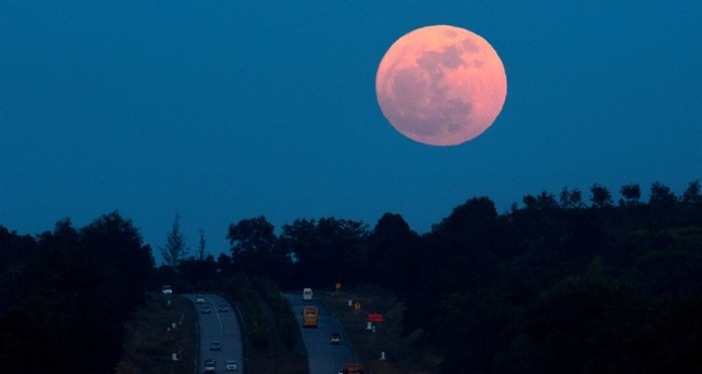  Last  blood moon eclipse  of the decade to appear Sunday 