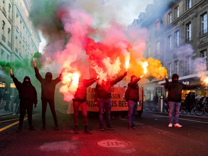       Davos 2019:   Global elites in crisis as they gather amid populist assault and accusations of failure    