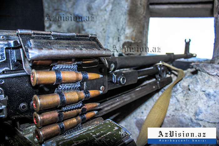  Les forces armées arméniennes tirent à des mitrailleuses de gros calibre 