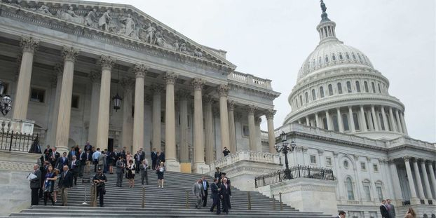     États-Unis :   la Chambre vote la fin du "shutdown", reste l