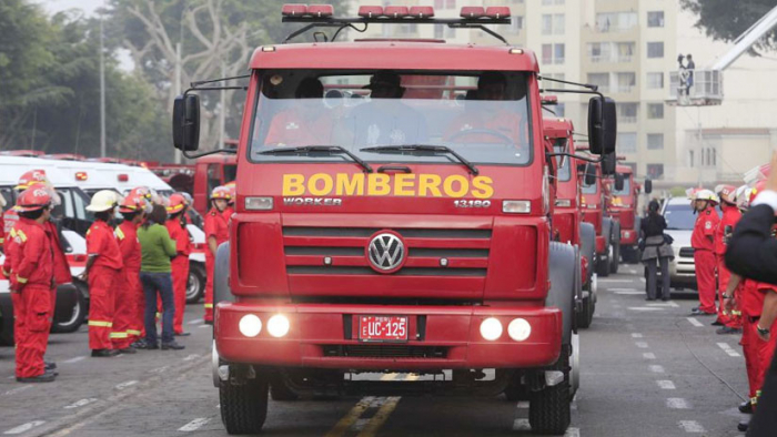   Incendio y explosiones en un club de playa en Perú  