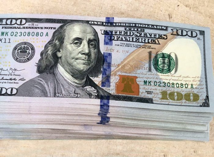 Ölkədən dollar çıxarmaq cəhdi baş tutmadı