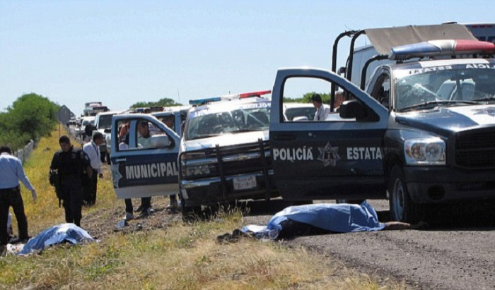    Meksikada polislər arasında silahlı atışma –    10 ölü     
   