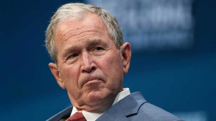 Expresidente George W. Bush lleva pizzas a empleados del Servicio Secreto durante el cierre