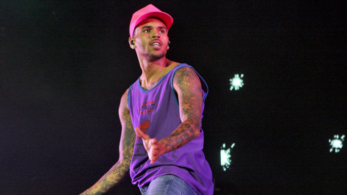 El cantante estadounidense Chris Brown es detenido en París tras ser acusado de una violación