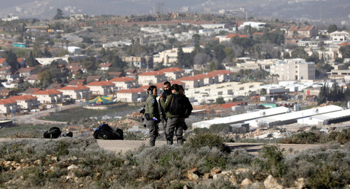 Dos decenas de policías israelíes heridos durante la evacuación de una colonia judía salvaje