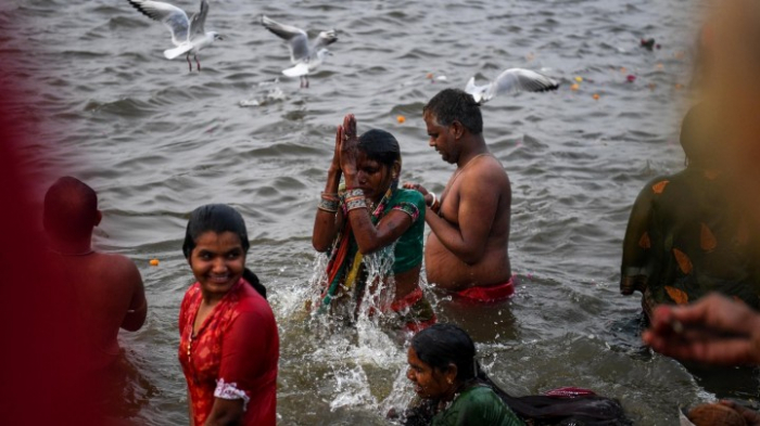 Größtes Massenbad der Welt beginnt im Ganges