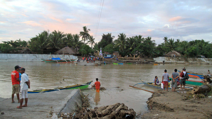   Philippines:  85 morts dans des inondations et des glissements de terrain 