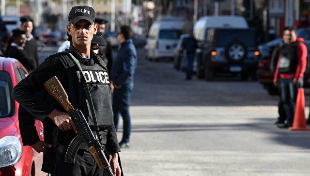 Police officer killed, another injured while defusing bomb in Cairo
