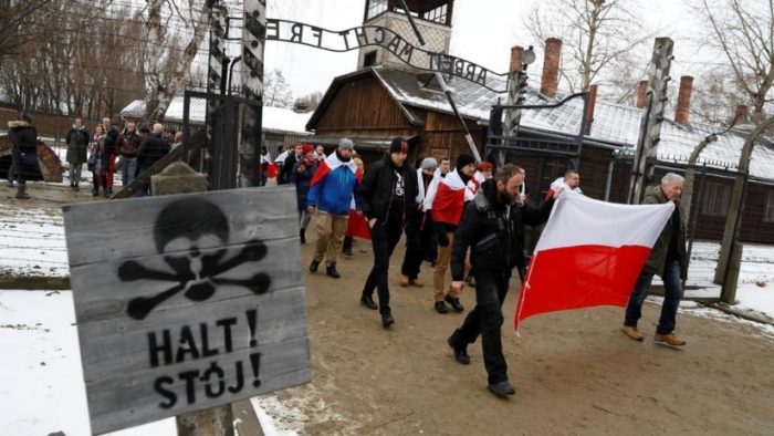 Nacionalistas polacos llaman a luchar contra los judíos en el Día del Holocausto en Auschwitz