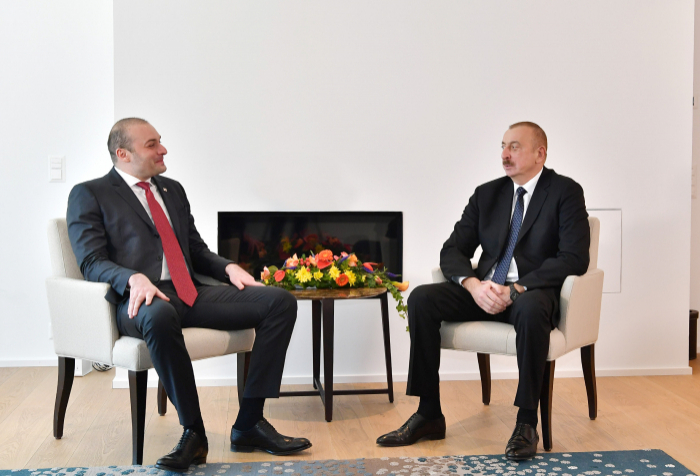   El jefe de Estado se reúne con el premier georgiano  