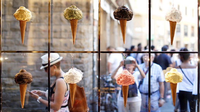   Italia  : Le cobran 25 euros a un turista por un cono de helado y llama a la Policía