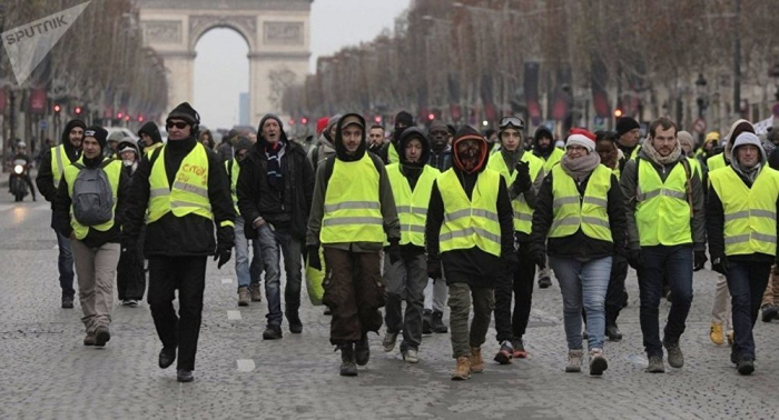 Macron lamenta la muerte de 11 personas en la crisis de los 