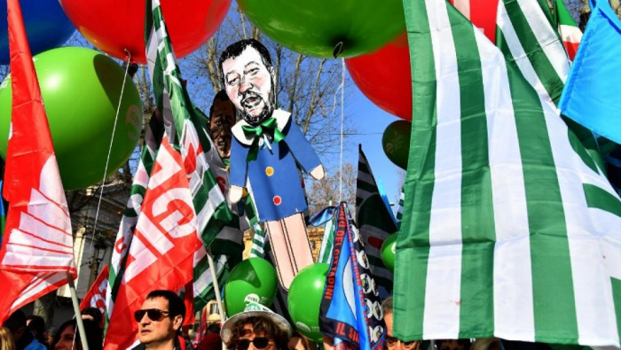 Italie: manifestation syndicale unitaire massive contre le gouvernement