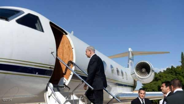 طائرة وجرار يجبران نتانياهو على البقاء في بولندا