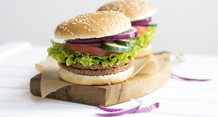 Des scientifiques révèlent un lien entre fast-food et maladies mentales
