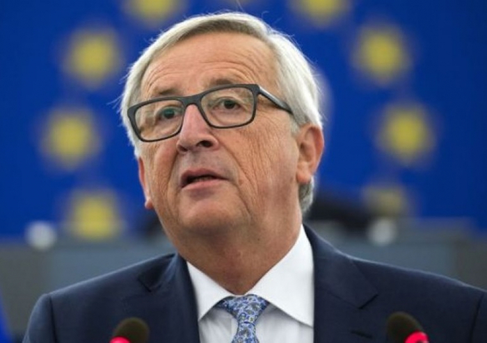 Juncker stops press conference to answer call from "insistent wife" -   VIDEO  