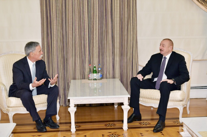  Aserbaidschans Präsident Ilham Aliyev empfängt CEO von Formel-1 