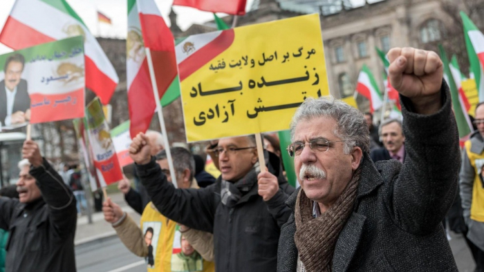 Geht Irans Geheimdienst gegen Oppositionelle in Berlin vor?