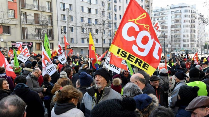 Los     “chalecos amarillos”     y sindicatos unen fuerzas contra Macron