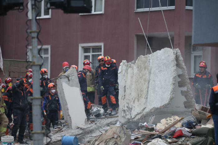 İstanbulda bina çöküb:  11 nəfər ölüb (Yenilənib)  