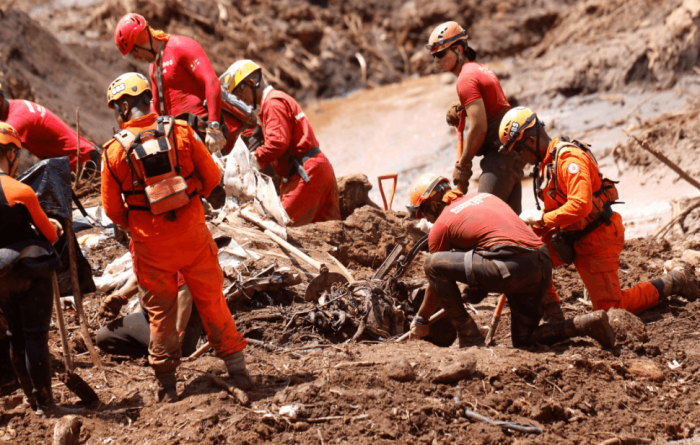   Se eleva a 150 el número de muertos por el derrumbe del dique minero en Brasil  