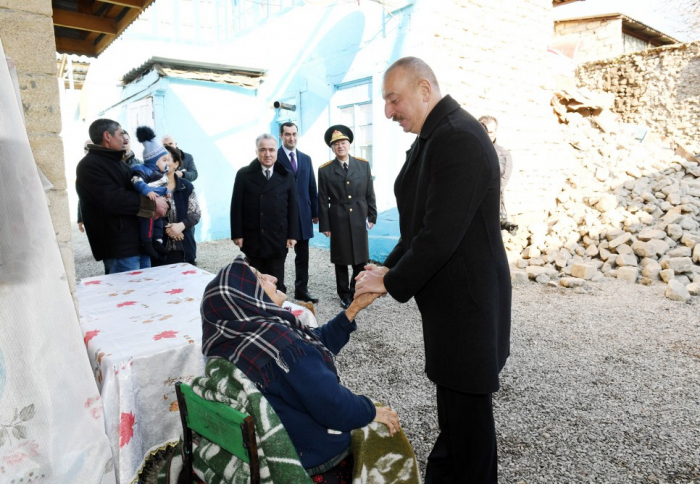  Presidente Ilham Aliyev llega a Shamakhi a visitar zona afectada por sismo 