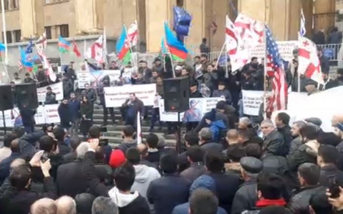 Los azerbaiyanos protestan en Georgia-  En Vivo  