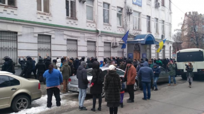  Kiyevdə polisə hücum edilib,  40 nəfər zərərsizləşdirilib  