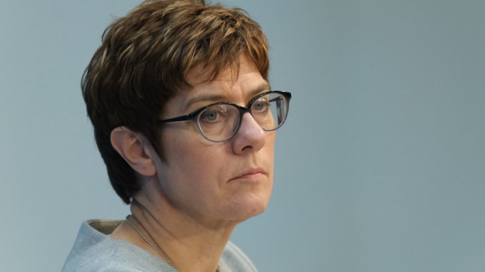 Kramp-Karrenbauer sieht SPD-Sozialpläne "sehr kritisch"