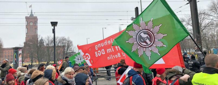 Mehr als 10.000 Streikende demonstrieren in Berlin-Mitte