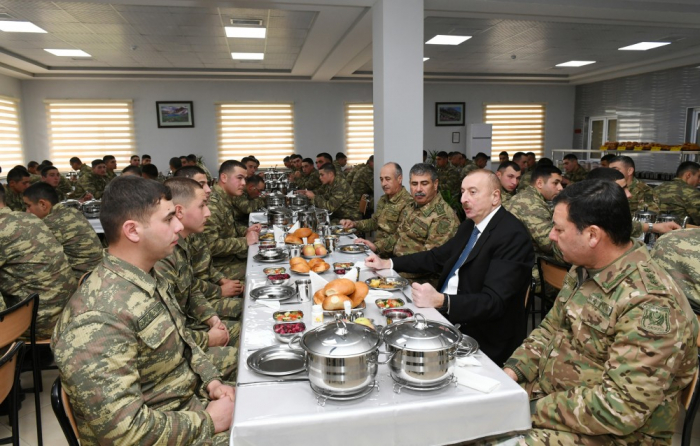  Präsident Ilham Aliyev weiht neu geschaffene Einheit in Beylagan ein