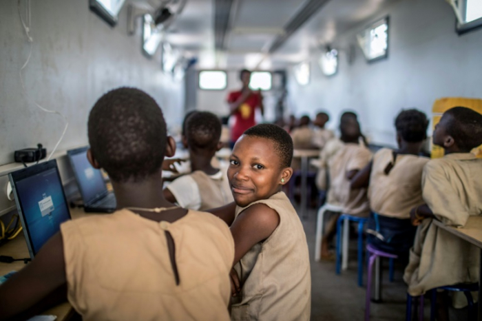 Travelling classroom bridges digital divide in Benin