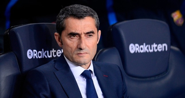 Barcelona extends coach Valverde