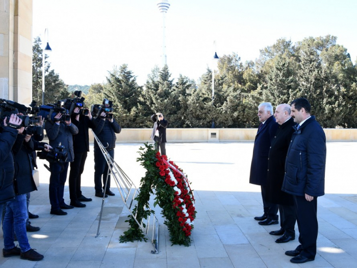   Un groupe de députés turcs visite les allées d’Honneur et des Martyrs  