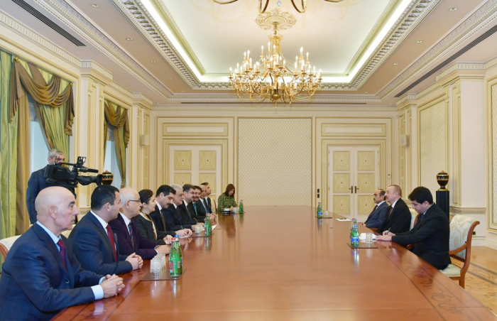  Präsident Ilham Aliyev empfängt türkische Parlamentsdelegation 