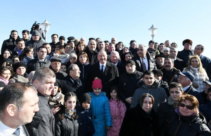   Azerbaijani president meets Sumgayit residents at seaside boulevard  