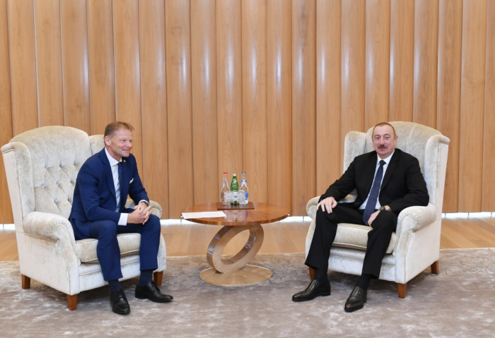   Staatspräsident Ilham Aliyev trifft sich mit EIB-Vizepräsident  